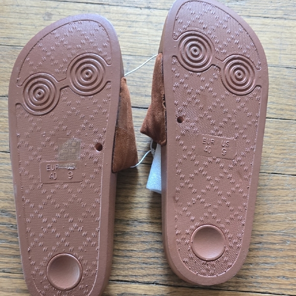 Oasis Brown Sandals Stylish Flip Flops - Picture 4 of 5